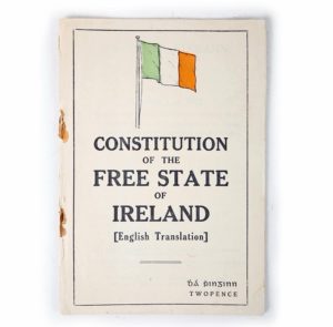 21 lutego 1922 roku uchwalono konstytucję Wolnego Państwa Irlandzkiego