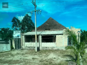 Tradycyjny drewniany dom na meksykańskiej wsi