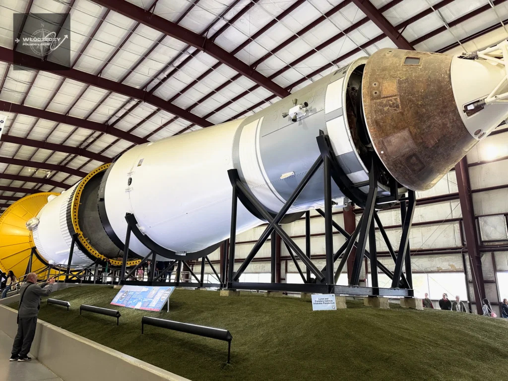 Front of Saturn V rocket with lander capsule module