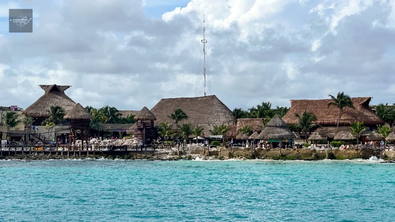 Rekonstrukcja wioski indiańskiej w strefie bezcłowej portu Costa Maya-1 — kopia