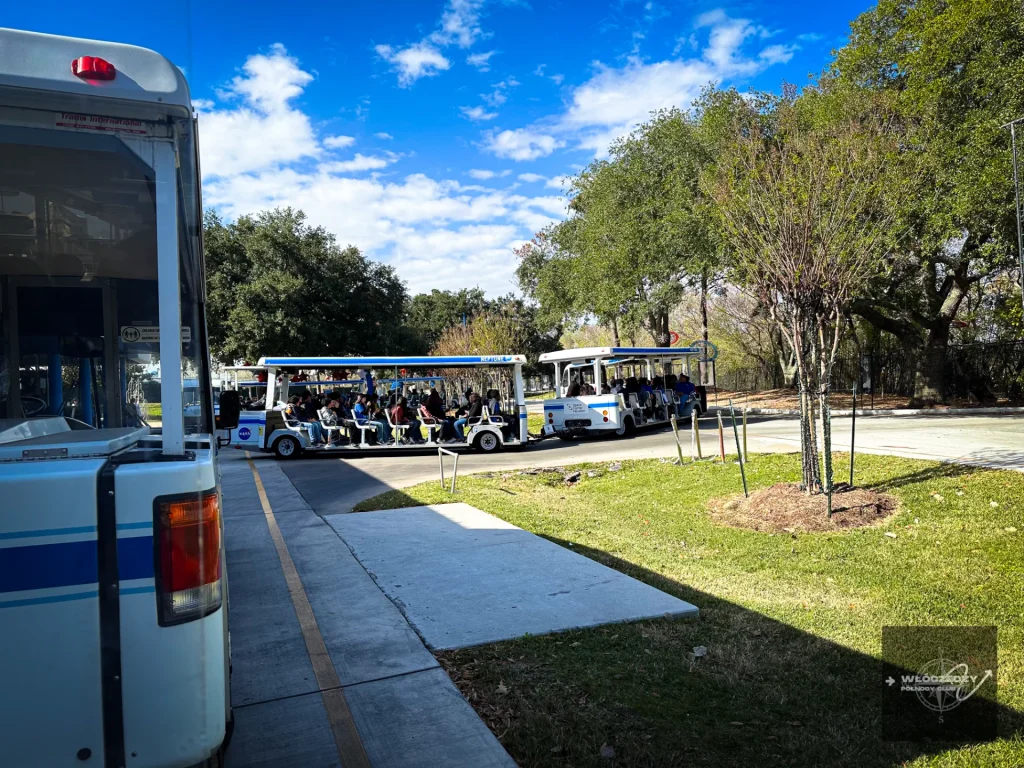 Vehicles transporting tourists on NASA grounds