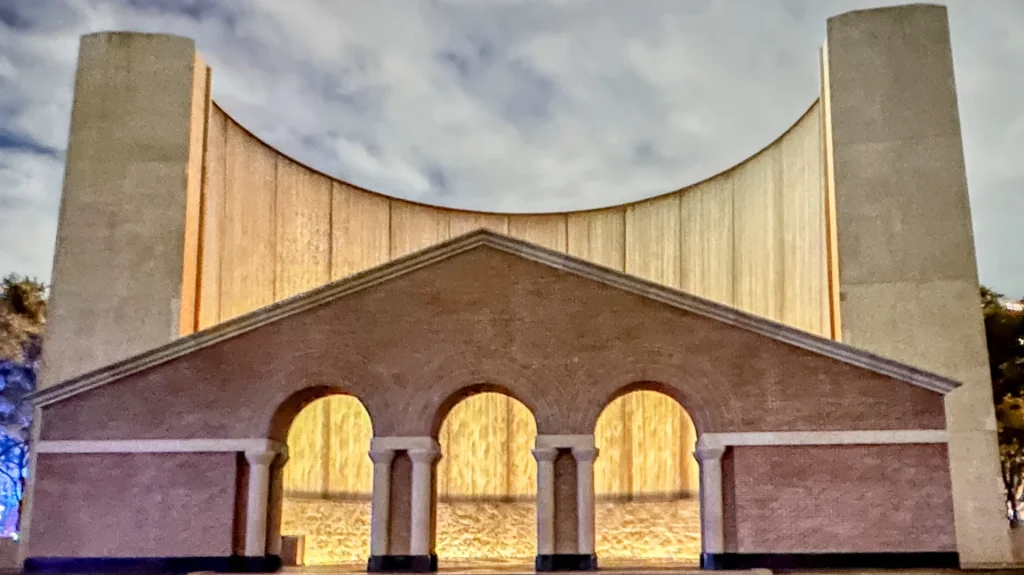 Waterwall, Houston, Texas Travel Guide